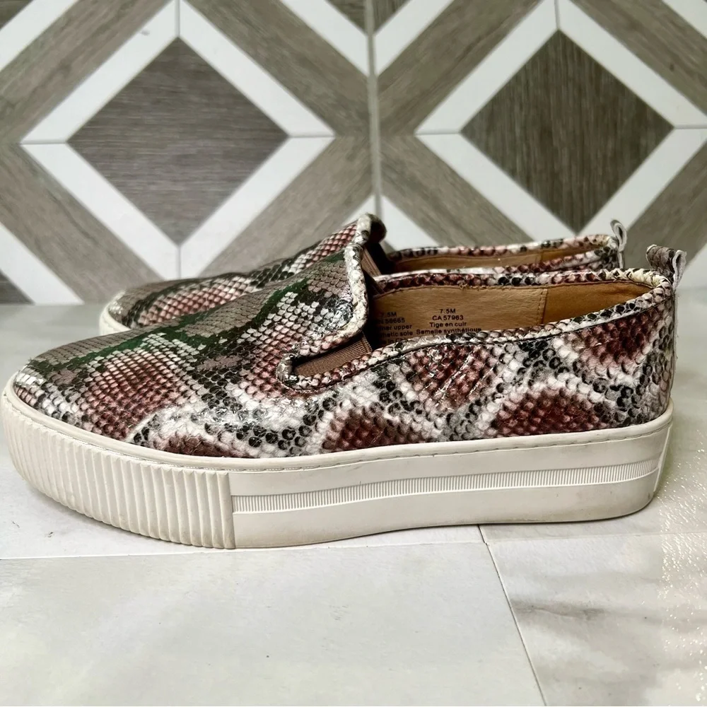 Halogen Baylee platform snake skin shoes size 7.5